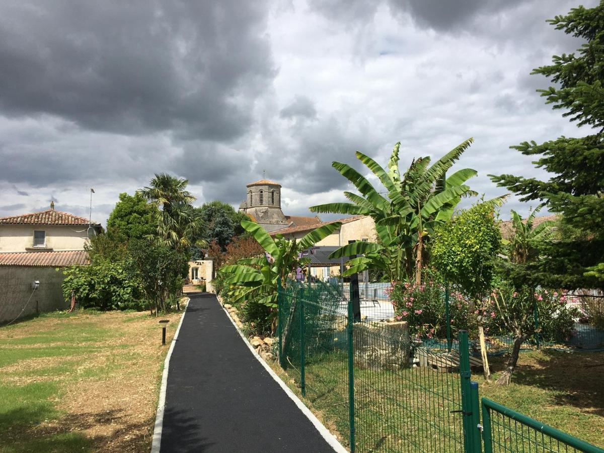Gites Jardin-Darcy - Piscine Au Sel Bois Εξωτερικό φωτογραφία